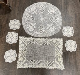 Vintage Handmade White Crochet Doilies & Tablecloths.        ML/ A3