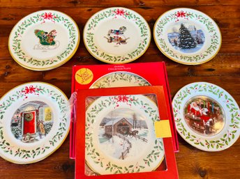Set Of Lenox Gold Trimmed Fine China - Annual Collector Plates Christmas Edition