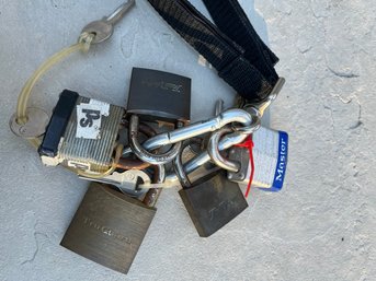 Lot : Small Locks And Keys Vintage To Modern