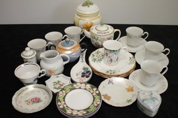 Mixed Vintage Ceramic Lot Including Royal Heritag, Royal Albert, Pecock Pottery,  Usterware, Etc.