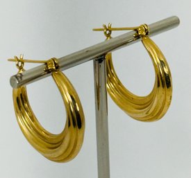 PRETTY 14K GOLD RIBBED HOOP EARRINGS