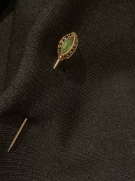 14k Gold Green Stone Pin 0.87 G.