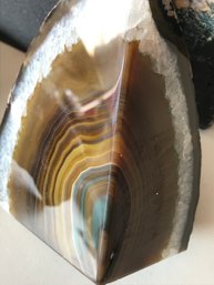 Beautiful Agate Crystal, 1 LB 12 Oz, 5 Inch 4 Inch