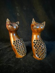 2 Piece Wooden Cat Sculpture Set