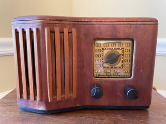 1930' Emerson Kilocycles Tube Radio.
