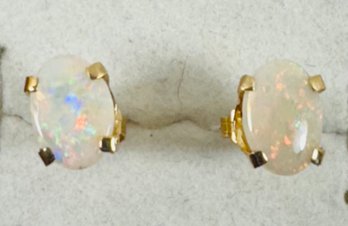 PRETTY 14K GOLD OVAL OPAL STUD EARRINGS