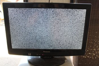 Panasonic 22' LCD Television - Model TC-L22 With Remote