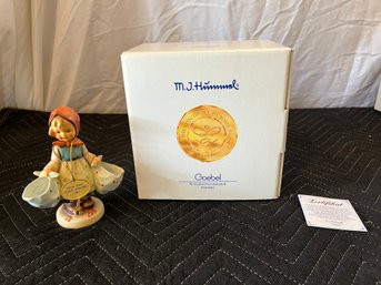 Goebel Hummel Mother's Darling 175 Figurine