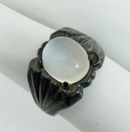 VINTAGE STERLING SILVER OVAL MOONSTONE RING