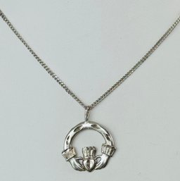 VINTAGE STERLING SILVER CLADDAGH PENDANT NECKLACE