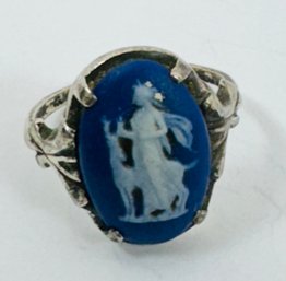 VINTAGE DARK BLUE AND WHITE WEDGWOOD CAMEO STERLING SILVER RING