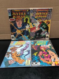 4 Justice League Comics 1993.    Lot 83
