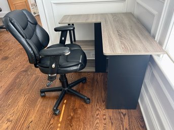 Compact Desk And 2 Desk Chairs