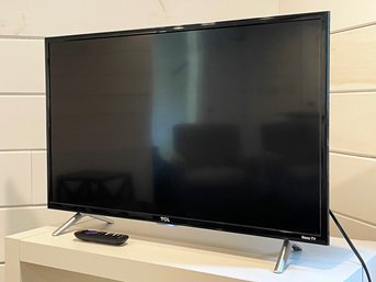 A TCL 32' Flat Screen TV