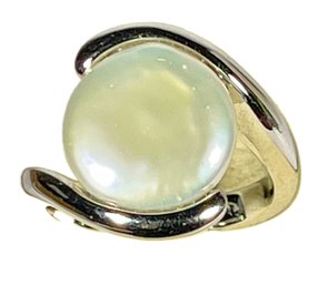 Sterling Silver Contemporary Ring Having Disc Formed Genuine Pearl Size 7