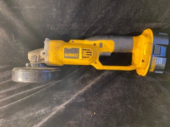 DeWalt 4.5' Heavy Duty 18 Volt Cut Off Tool