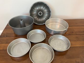 7 Pc Bakeware Set - Have To Love A Good Bundt Cake!