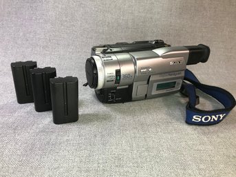 Fantastic SONY DCR-TRV103 HI 8 Camcorder With 3 Batteries - Power Adapter - Manual - MOST Popular Model