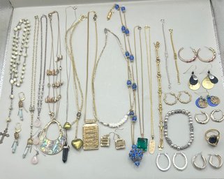 Beautiful Lot Of Vintage Jewelry