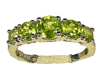 Fine Contemporary Sterling Silver And Genuine Peridot Gemstone Ring Size 7