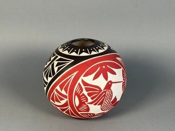 Vintage M Pasquale Handmade Pueblo Native American Two Tone Incized Pot