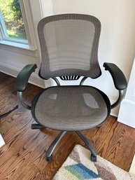 Adjustable Height Desk Chair (1 Of 2)