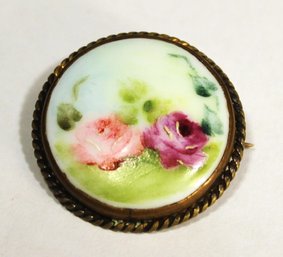 Victorian Hand Painted Round Pin Having Roses