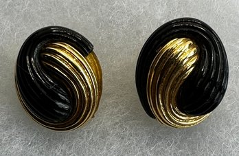 Stunning 18K HEAVY Ribbed Black And Gold Earrings ~ Lever Back ~ 32.8 Gms