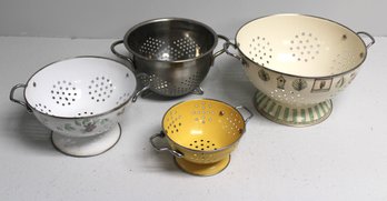 Lots Of 4  Colander In Various Sizes