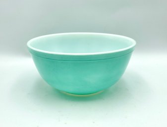 Vintage Pyrex 2.5 Quart Robin Egg Blue Mixing Bowl