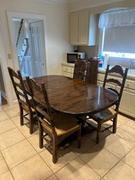 Dining Room Table With Ladder Back Chairs & Adjustable Leafs