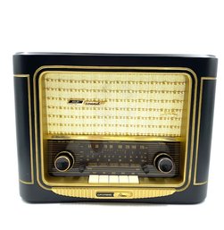 Vintage Grundig Classic 960 AM/FM/SW Recreation