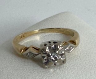 PETITE ANTIQUE 14K GOLD DIAMOND RING WITH SMALL DIAMOND ACCENTS