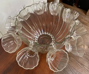 Vintage Clear Glass 10 1/2' Punch Bowl With 11 Cups