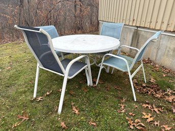 Round Patio Table With 4 Mesh Chairs