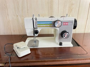 Vintage 580 FA Dress Makers Sewing Machine