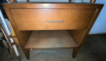 Nice MCM 1 Drawer Nightstand