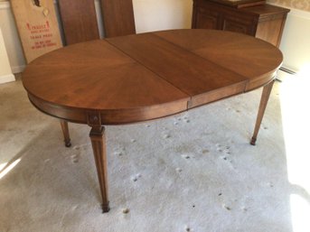 Beautiful Kindel Table With 3 Leaves And Table Pads