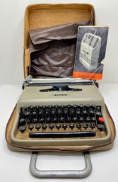 Vintage 1950s Olivetti Lettera 22 Manual Typewriter In Case With Manual