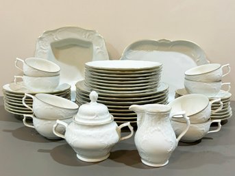 A Beautiful German Porcelain Dinner Service For 8 Plus Serving Pieces - Classic - By Rosenthal