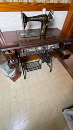 Beautiful Vintage Singer Iron And Wood Sewing Machine Table