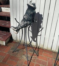 Lazy Garden Frog On Folding Metal Stand