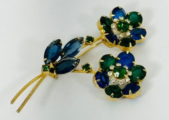 VINTAGE PRETTY BLUE AND GREEN RHINESTONE GOLD TONE FLOWER BROOCH