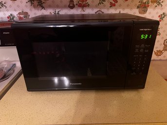 Panasonic 1100W Microwave - Black