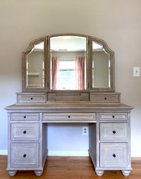 Pottery Barn Teen - Chelsea Vanity With Mirror