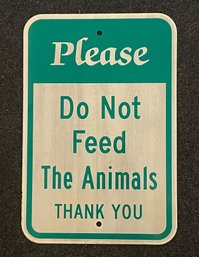 'Please Do Not Feed The Animals' Metal Sign