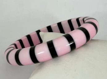 VINTAGE PINK AND BLACK PLASTIC/BAKELITE BANGLE BRACELET