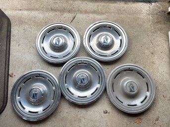 Box Lot Of 5 Hubcaps For 1978-1980 Buick Regal