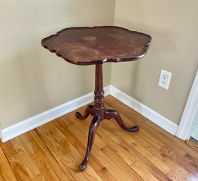 Early 20th Century Imperial Furniture Queen Anne Mahogany Pie Crust Pedestal Table Stand #1307