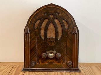 Colonial 36AC 1930s Cathedral Wood Tube Radio